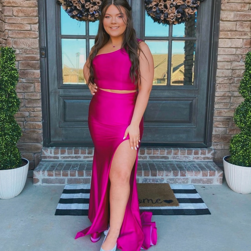 Prom dress - Picture 2 of 3